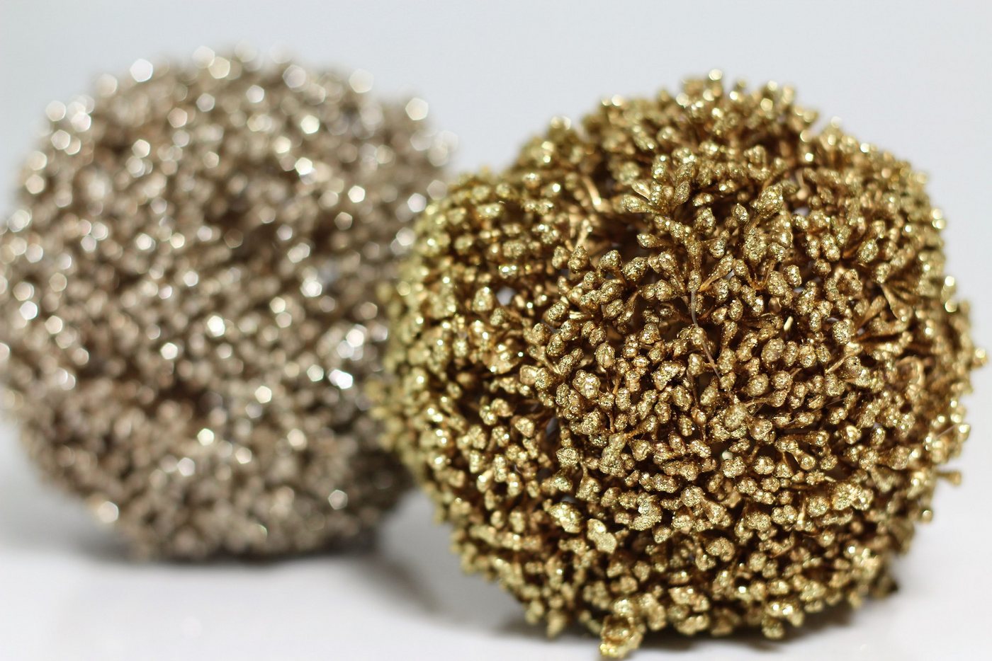 Fuchs Versand 24/7 Teelichthalter mit Tablett Weihnachtliche Beerenkugel mit Hänger im 2er Set in gold Fuchs Versand 24/7 Teelichthalter mit Tablett Weihnachtliche Beerenkugel mit Hänger im 2er Set in gold von Fuchs Versand 24/7