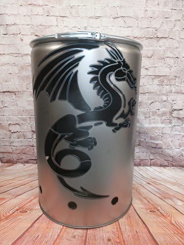 Fuchsbau Feuertonnen Feuertonne mit Drache Motiv - Gefertigt aus neuem Ölfass - Besondere Feuerstelle für Garten und Terrasse - Hohe Feuerschale mit Rostoptik - 90 x 60 cm Fuchsbau Feuertonnen Feuertonne mit Drache Motiv - Gefertigt aus neuem Ölfass - Besondere Feuerstelle für Garten und Terrasse - Hohe Feuerschale mit Rostoptik - 90 x 60 cm von Fuchsbau Feuertonnen