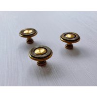 Runder Messing Möbelknauf Shabby Chic Möbelknauf Fsls112 Runder Messing Möbelknauf Shabby Chic Möbelknauf Fsls112 von Fullretrovegas