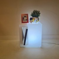 Alter Nachttisch/Kommode Aus Acryl Mit Beleuchtung Alter Nachttisch/Kommode Aus Acryl Mit Beleuchtung von FunAntic
