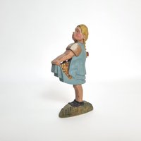 Vintage Deutsche Handgeschnitzte Und Bemalte Holzfigur Mädchen Mit Brennholz von FunAntic