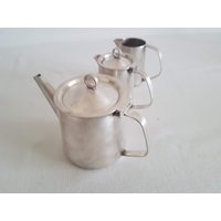 Vintage Kaffee Set Von Jan Čalovka Für Sandrik A.e. 3 Stück Kaffeekanne, Milchkännchen, Wasserkrug. Deutsches Silber Alpaka von FunAntic