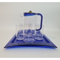 Vintage Memphis Milano Style Wasserkrug Mit 6 Gläsern Und Tablett in Acrylfarben Von Guzzini Italy von FunAntic