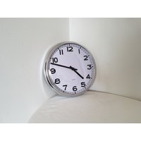 Vintage Ikea Design 1999 Wanduhr in Einem Metallrahmen Vintage Ikea Design 1999 Wanduhr in Einem Metallrahmen von FunAntic