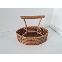 Vintage Mid-Century Korb Und Bambus Flaschenhalter Vintage Mid-Century Korb Und Bambus Flaschenhalter von FunAntic