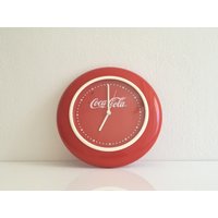 Vintage Pop Art Coca-Cola Metall Wanduhr von FunAntic