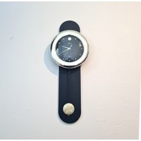 Vintage Postmodern Plastik Wanduhr Mit Pendel 80Er Jahre von FunAntic