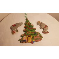 Vintage Set Von 3 Handgeschnitzten Holz Deutschen Weihnachtsbaum Ornamente Bemalt Alte Welt Urlaub Dekor von FunAntic