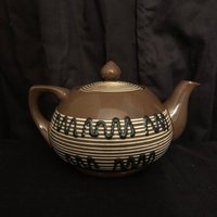Braune Enesco Teekanne Braune Enesco Teekanne von FunFoundVintage