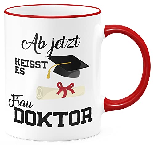 FunTasstic Tasse Ab jetzt heisst es Frau Doktor Kaffeebecher beidseitig bedruckt spülmaschinenfest Tasse für das Büro Tee, Kaffee Geschenkidee, Farbe:rot, Größe:330 ml von FunTasstic