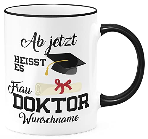 FunTasstic Tasse Ab jetzt heisst es Frau Doktor personalisiert mit Wunschnamen Kaffeebecher beidseitig bedruckt spülmaschinenfest Tasse für das Büro Farbe:schwarz, Größe:330 ml von FunTasstic