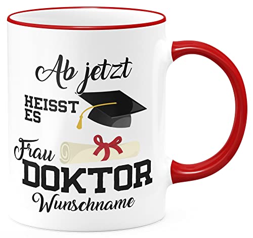 FunTasstic Tasse Ab jetzt heisst es Frau Doktor personalisiert mit Wunschnamen Kaffeebecher beidseitig bedruckt spülmaschinenfest Tasse für das Büro Tee, Kaffee Geschenkidee, Farbe:rot, Größe:330 ml von FunTasstic