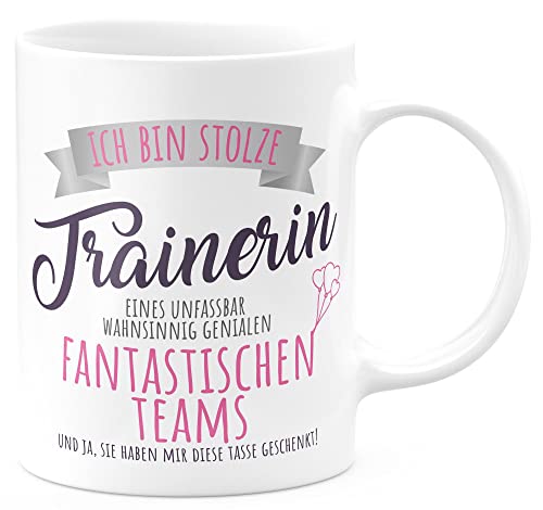 FunTasstic Tasse Stolze Trainerin Kaffeebecher beidseitig bedruckt spülmaschinenfest Tasse für das Büro Tee, Kaffee Geschenkidee, Farbe:weiss, Größe:Trainerin von FunTasstic