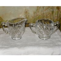 Art Deco Stil Pressglas Weizen Oder Blatt Muster Creme Und Zucker von FunandBaubles