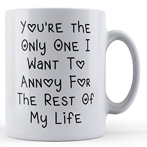Funny Mug Tasse mit Aufschrift "Girlfriend, Engaged, You're The Only One I Want To Annoy for The Rest of My Life" – Geschenktasse, Keramik, 300 ml von Funny Mug