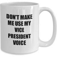 Vizepräsident Becher Mitarbeiter Geschenkidee Lustiger Gag Für Job Kaffee Teetasse Lustiges Geschenk Vorhanden Vizepräsident Becher Mitarbeiter Geschenkidee Lustiger Gag Für Job Kaffee Teetasse Lustiges Geschenk Vorhanden von FunnyGiftsCreation