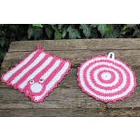 2Er Set Gehäkelte Handgemachte Untersetzer Hot Pad - Weiß Rosa Einer Mit Froschgy von FunnyKnitting