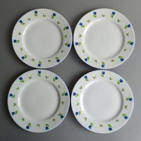 M Design Mariehult Schweden. Set Von Vier Vintage Blue Tulip Side Plates. Tolle Ergänzung Zu Ihrer Kollektion. Guter Zustand. Seltener Fund M Design Mariehult Schweden. Set Von Vier Vintage Blue Tulip Side Plates. Tolle Ergänzung Zu Ihrer Kollektion. Guter Zustand. Seltener Fund von Funvintageera
