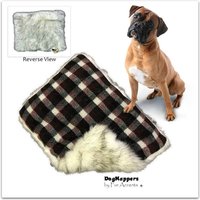 Hundebett - Haustier Katzenmatte Kunstpelz Zottelgrauspitze Arctic Wolf Und Kariertes Fleece Schaffell Weich Gepolstert Wendebar Dognappers Hundebett - Haustier Katzenmatte Kunstpelz Zottelgrauspitze Arctic Wolf Und Kariertes Fleece Schaffell Weich Gepolstert Wendebar Dognappers von FurAccents