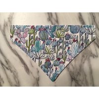Blaugrüner Kaktus Aztec Over The Collar Dog Bandana von FurdaKiddos
