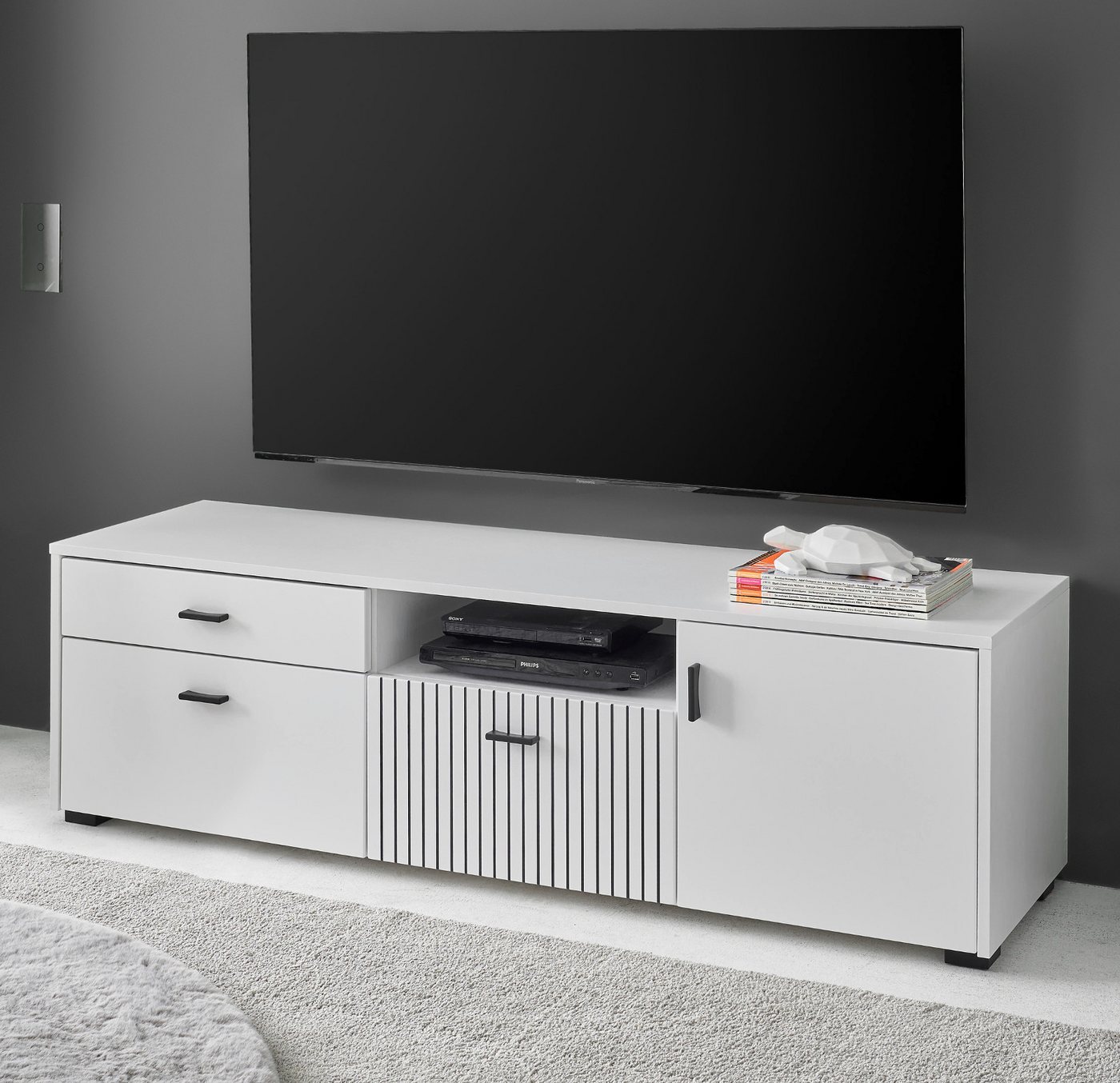 Furn.Design Lowboard Merced (TV Unterschrank in weiß mit schwarz, Breite 150 oder 200 cm), Soft-Close, mit Staboptik von Furn.Design