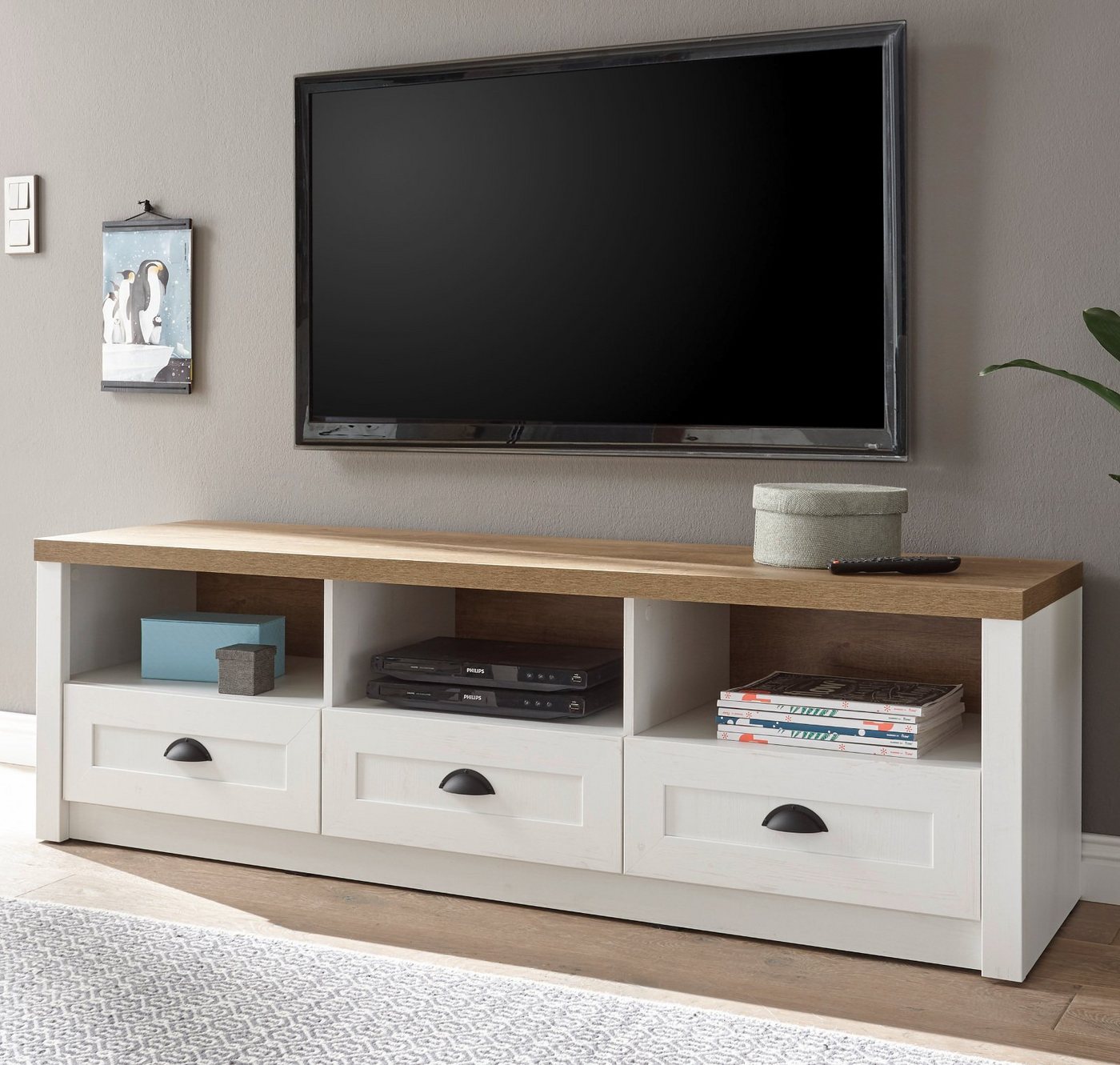 Furn.Design Lowboard Seyne (TV Unterschrank in Pinie weiß und Eiche hell, 160 x 47 cm), mit Muschelgriffen und Vollauszug von Furn.Design
