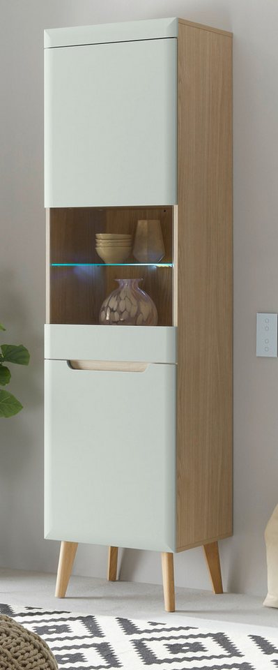 Furn.Design Vitrine Isgard (Vitrinenschrank in Pistazie matt und Eiche, 2-türig, 53 x 197 cm) mit Soft-Close-Funktion von Furn.Design