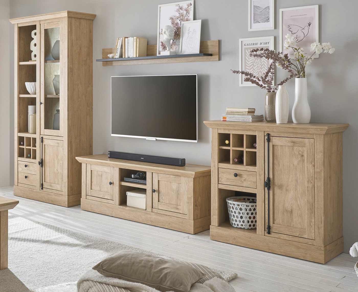 Furn.Design Wohnwand Dorset, (Schrankwand in Eiche Gold Landhaus, 4-teilig, 380 x 214 cm), mit Flaschenregal und Soft-Close-Funktion von Furn.Design