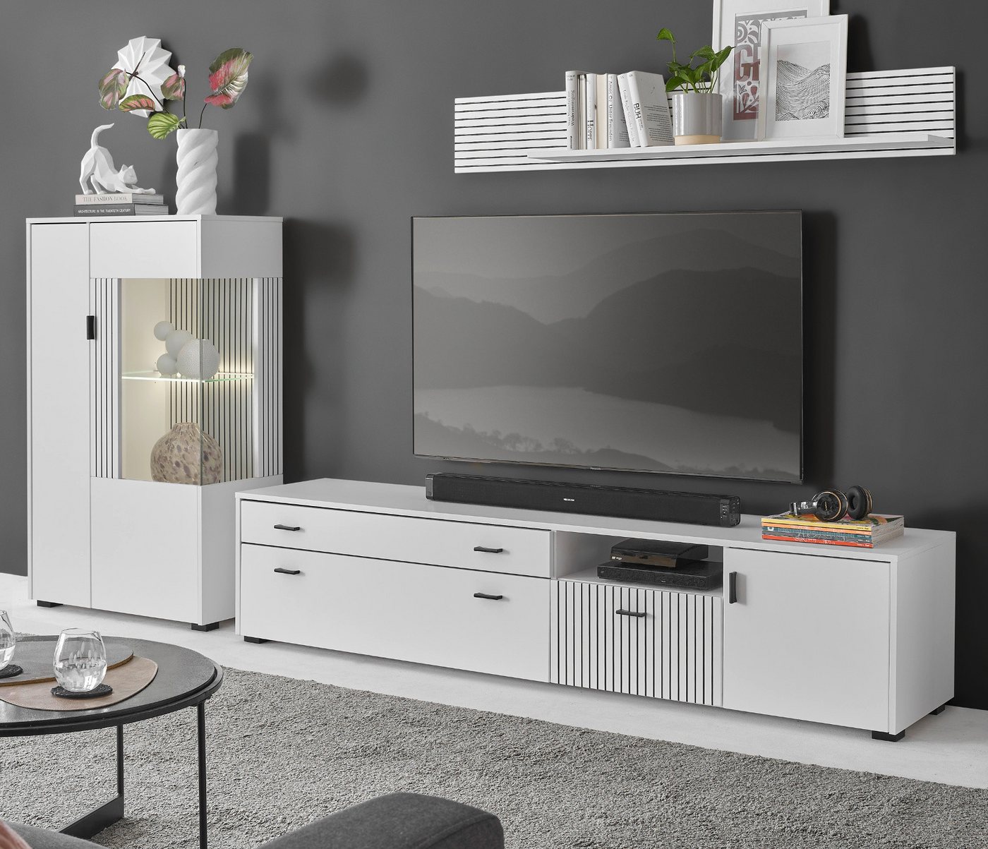 Furn.Design Wohnwand Merced, (Wohnzimmer Set in weiß matt mit schwarz, 3-St., 285 x 170 cm), mit Soft-Close Funktion, Staboptik von Furn.Design