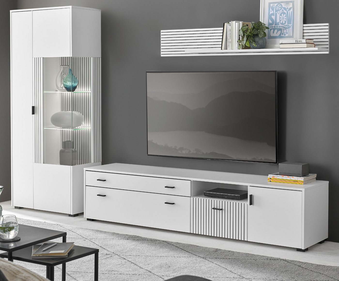 Furn.Design Wohnwand Merced, (Wohnzimmer Set in weiß matt mit schwarz, 3-St., 285 x 180 cm), mit Soft-Close Funktion, Staboptik von Furn.Design