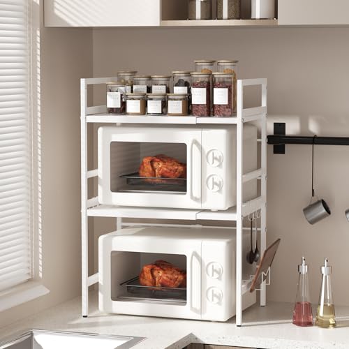 Furnestorica Einziehbares und Verstellbares Mikrowellenregal, 3-lagiges Mikrowellenregal aus Kohlenstoffstahl, Robuste Halterung mit 6 Haken, Aufbewahrungsregal für Küchenarbeitsplatten (Weiß) von Furnestorica