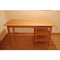 Schreibtisch Aus Kirschbaum Mit Manuskriptablage von FurnitureXDesign