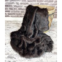 Luxuriöses Braunbär Kunstpelz Bett Oder Sofa Überwurf Mit Braunem Kunstleder Futter in Einer Reihe Von Größen von Furthrows