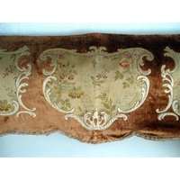 Cantonnière Xixème En Velours Und Applikation Im Blumendekor von GALERIEROSECOULEUR