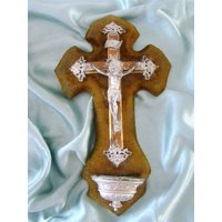 Französisch Antike Religiöse Christus Metall Weihwasser Auf Holz Crosse Und Seidensamt von GALERIEROSECOULEUR