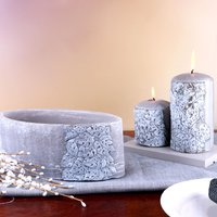 G Decor Cavella Carved Leaf Candle Showcase Große 3D Handgefertigte Graue Stumpenkerzen & Dekorativer Mittelstückhalter von GDecorLtd