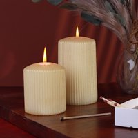 G Decor Vellure Sandstein Gelb Gerippte Stumpenkerze Warmer Akzent Stilvolle, Moderne Räume Statement von GDecorLtd