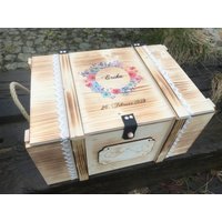 Große Erinnerungskiste Baby Personalisiert Mit Name Und Blumenkranz/Erinnerungsbox Babygeschenk Gravur Aufbewahrungsbox Kind von GERILYS