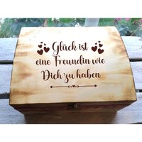 Große Erinnerungsbox Personalisiert Für Die Freundin/Schatztruhe Holzbox Freundschaftsbox Erinnerungskiste Große Erinnerungsbox Personalisiert Für Die Freundin/Schatztruhe Holzbox Freundschaftsbox Erinnerungskiste von GERILYS