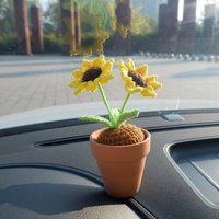 Gehäkelte Sonnenblume Auto-Armaturenbrett-Dekor, Gehäkelte Topfpflanze Auto-Armaturenbrett-Zubehör, Niedliches Innenraum-Auto-Accessoire von GFSISARTY