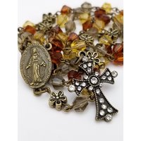 Rosenkranz. Antiker Messingrosenkranz Mit Koordinierenden Gelben Und Gebrannten Orangen Glasfacettierten Perlen von GGRosaryDesigns