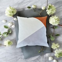 Mid-Century Modern Kissen Oranges Veganes Leder, Graues Wildleder & Weiße Baumwolle von GIApillow