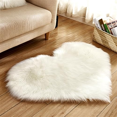 GIBZ Flauschig Herz Teppich Hochflor Shaggy Teppiche Heimdekoration Kleine Matte für Schlafzimmer Nachttisch Wohnzimmer, Weiß, 30x40cm von GIBZ