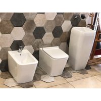 Edge - Set mit quadratischen bodenstehenden Sanitäranlagen, Modell Edge, inklusive Soft-Close-Toilettensitzabdeckung und Dübel von GIORGY