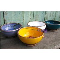 Tiefe Steinzeug-Essschalen Rustikale Salatschüssel Handgemachte Keramik Blau Weiß Glasierte Schüssel Küchenschale von GISceramics