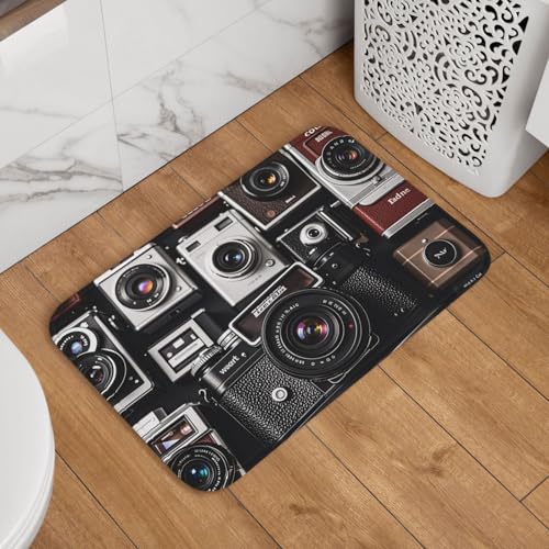 Fußmatte im Retro-Stil, coole Kamera-Kollektion, rutschfest, saugfähig, Badteppich, weich, waschbar, Bodenmatte, moderner Teppich für stilvolle Küche, Schlafzimmer, Badezimmer, Dekoration, 40,6 x 61 Fußmatte im Retro-Stil, coole Kamera-Kollektion, rutschfest, saugfähig, Badteppich, weich, waschbar, Bodenmatte, moderner Teppich für stilvolle Küche, Schlafzimmer, Badezimmer, Dekoration, 40,6 x 61 von GJHKSSVB
