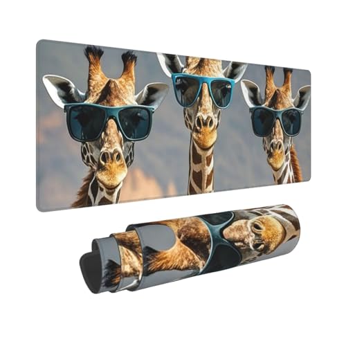 Großes Gaming-Mauspad, 30,5 x 80 cm, verlängertes XXL-Mauspad mit genähten Kanten, rutschfeste, lange Schreibtischunterlage, drei Giraffen, mit Sonnenbrille, Schreibtischunterlage für Tastatur Großes Gaming-Mauspad, 30,5 x 80 cm, verlängertes XXL-Mauspad mit genähten Kanten, rutschfeste, lange Schreibtischunterlage, drei Giraffen, mit Sonnenbrille, Schreibtischunterlage für Tastatur von GJHKSSVB
