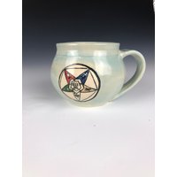Keramik Blau Becher Mit Gemälde Von Orden Des Östlichen Stern Emblem von GKClayworks