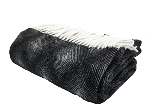 GLAESER Wohndecke - fair de Luxe Wolle pur | Wolldecke aus 100% Wolle | Couchdecke/Sofadecke | Wohlfühlende und Anschmiegsame Kuscheldecke | (Peat) von GLAESER