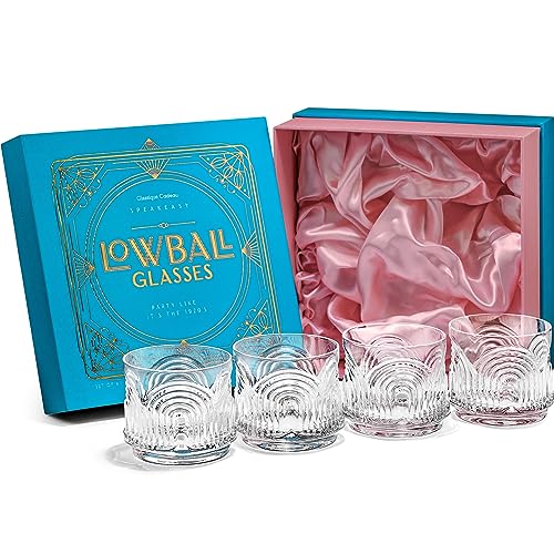GLASSIQUE CADEAU Vintage Art Deco 1920er Gin, Rum, Whiskey Kurze Cocktailgläser mit Relief | 4er Geschenk Set | 260 ml Ausgefallene Stapelbare Cocktail Kristallgläser für Damen von GLASSIQUE CADEAU